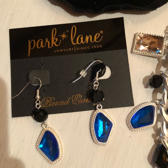 Necklace and earrings - Picture 3 of 4